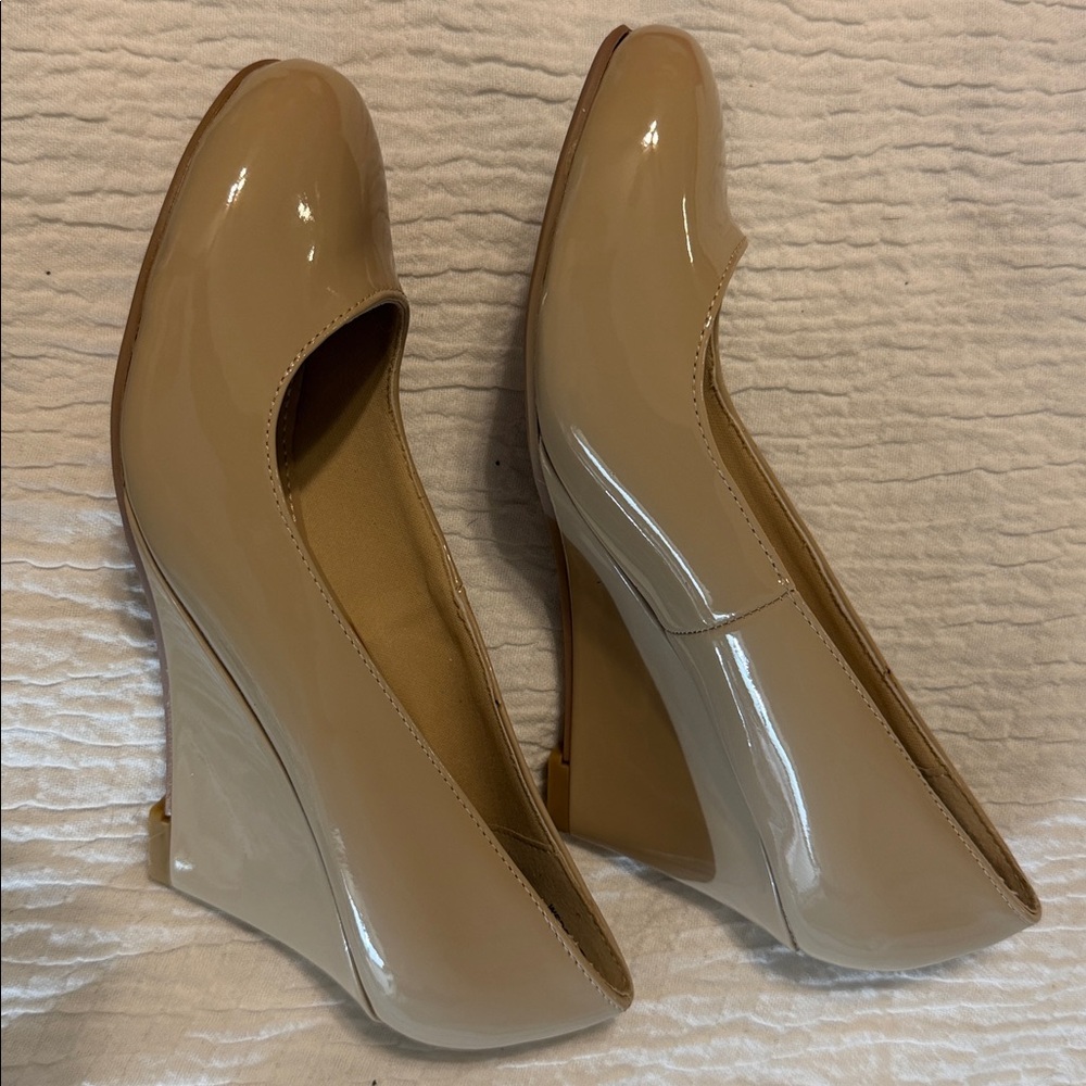 Dream Pairs NIB Women's Beige Heels - Picture 6 of 9